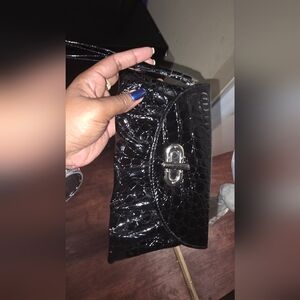 Glossy Black  Crocodile-Patterned Turnlock  Clutch